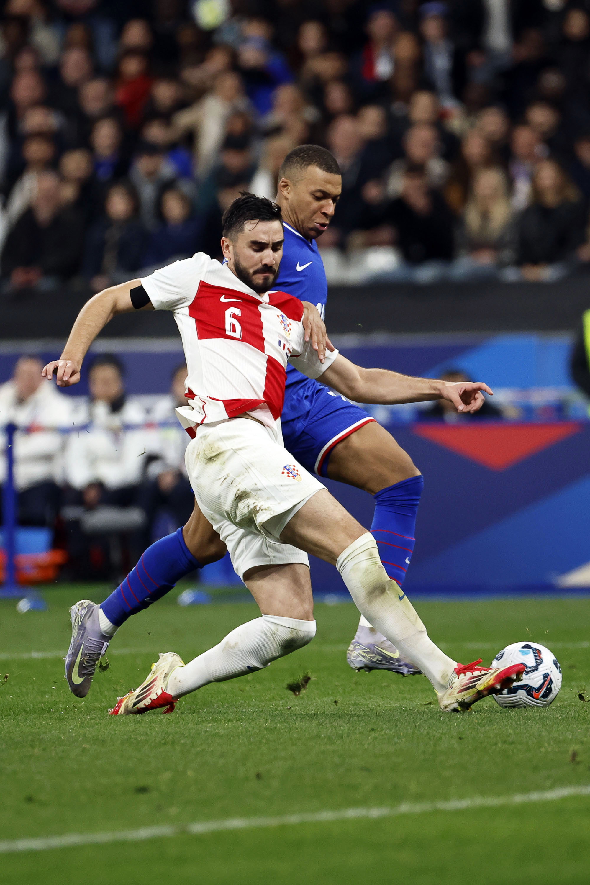 球队备战欧国联，全力以赴，备战状态达到巅峰的简单介绍