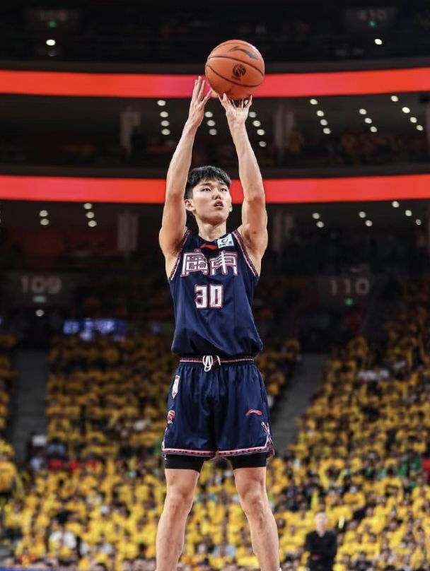 包含新秀崭露头角，备受球迷瞩目的词条