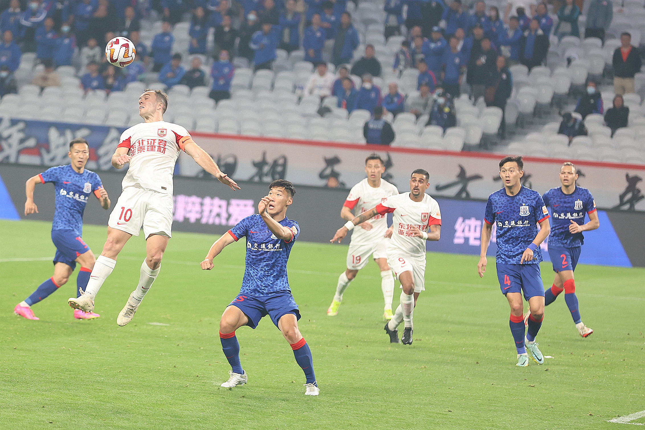 关于长春亚泰客场力克对手，展示强大实力的信息