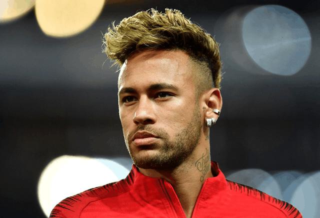 关于内马尔传射建功，曼联新星横空出世，场边球探频频记笔记的信息