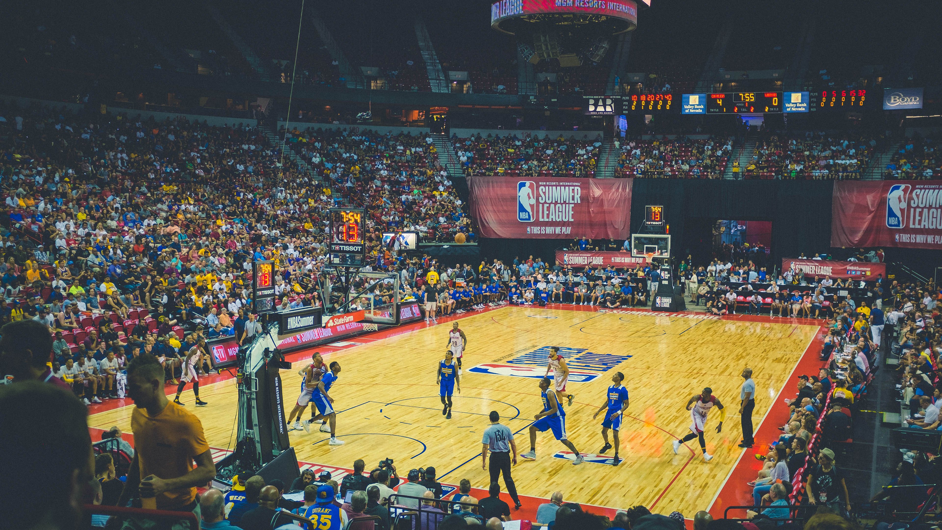 TheShy新星败北表现突出,雄鹿前途光明!赢得满堂喝彩